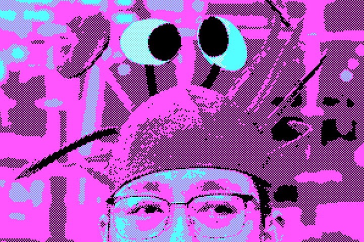 Een gepixelde foto van een man met een bril die en kreeftenhoedje op heeft.