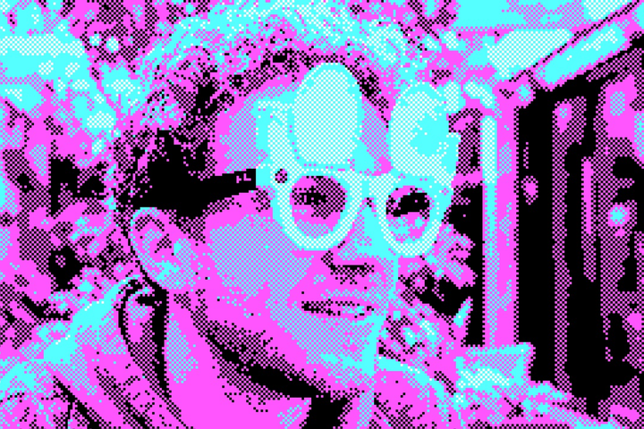 Een man met een Ray-Ban aan, maar de glazen zijn een WC-bril.